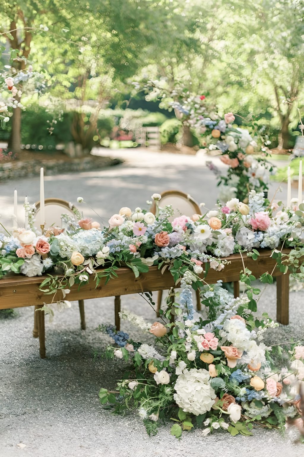 Sweetheart Table Flowers: Wedding Decor | Ideas | Backdrop